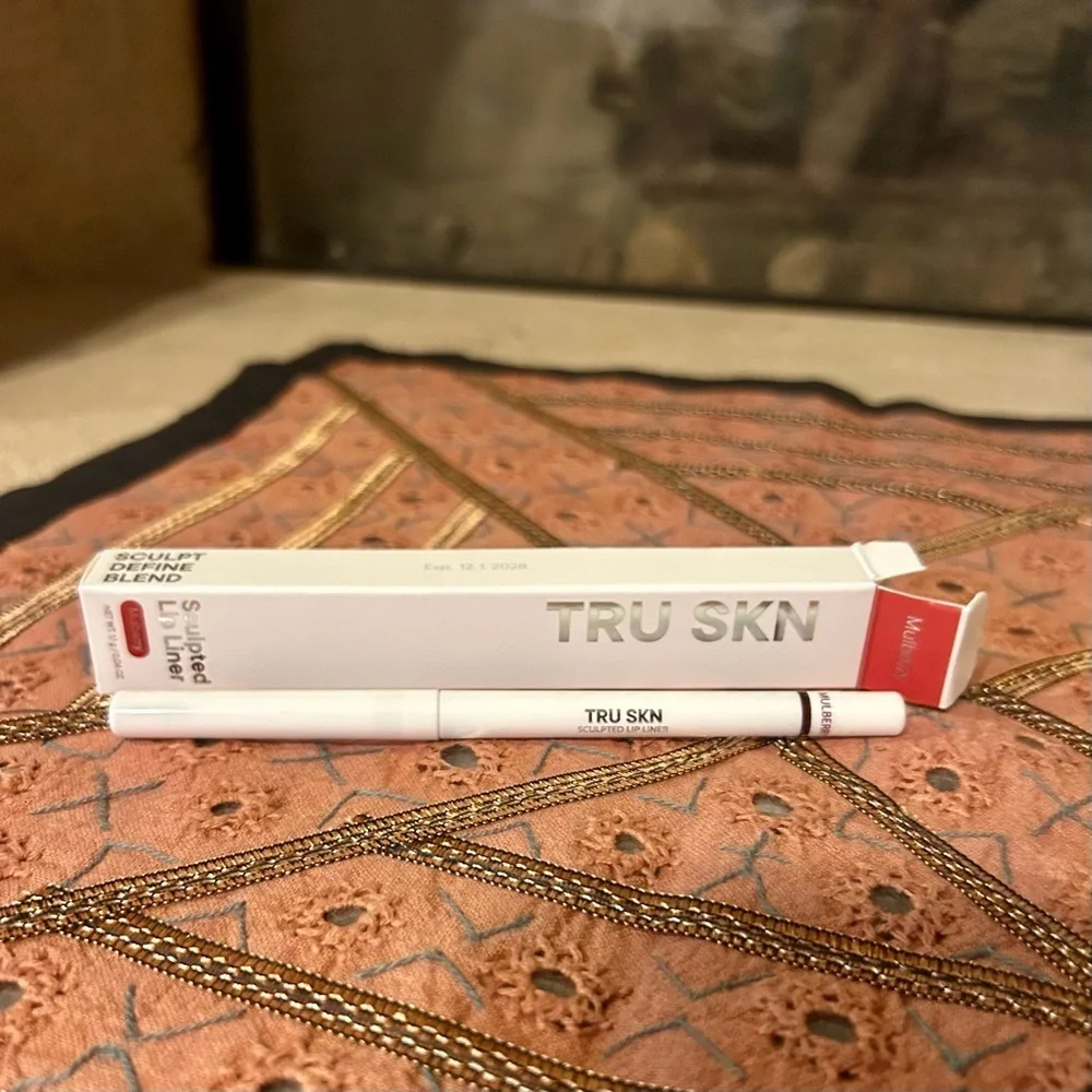 Tru Skn Sculpted Lip Liner in Mulberry